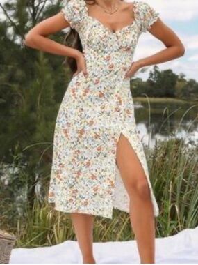 Peppermayo Side-Slit Ditsy Floral Puff Sleeve Midi Dress Size 6 NWT New Feminine